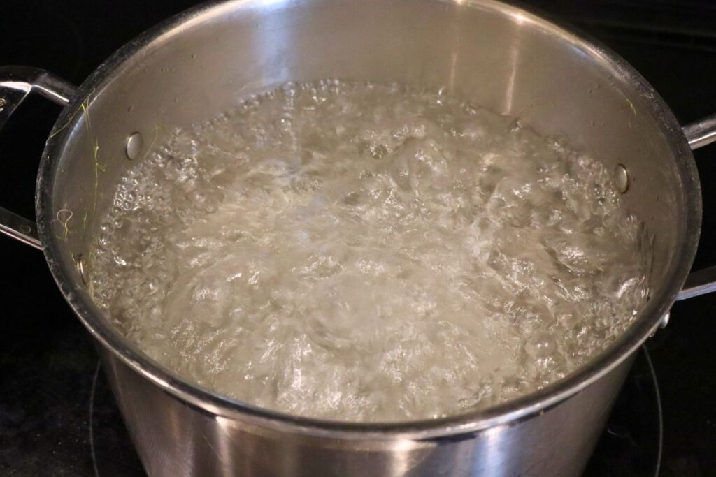 How to Freeze Sweet Corn: A Step-by-Step Preservation Guide 7 freeze sweet corn pot boiling water Gather at the Farmhouse