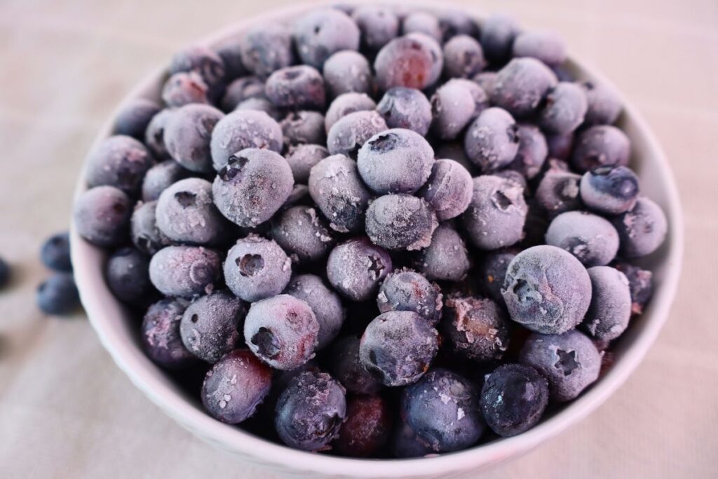 How to Freeze Fresh Blueberries for Year-Round Use 13 A bowl of frozen blueberries, showing their frosty coating